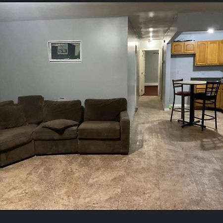 Room In A Beach House With King Size Bed In A Landlord Hosted Three Bedroom Apartment New York Ngoại thất bức ảnh
