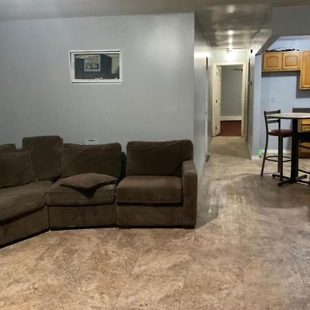 Room In A Beach House With King Size Bed In A Landlord Hosted Three Bedroom Apartment New York Ngoại thất bức ảnh