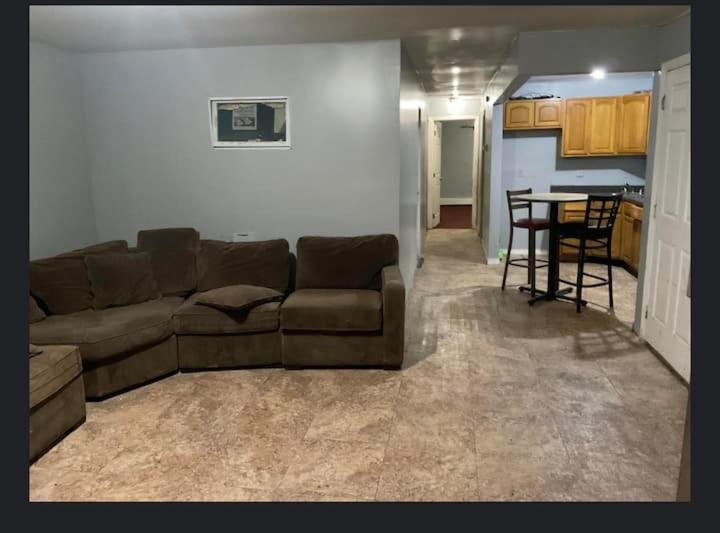 Room In A Beach House With King Size Bed In A Landlord Hosted Three Bedroom Apartment New York Ngoại thất bức ảnh