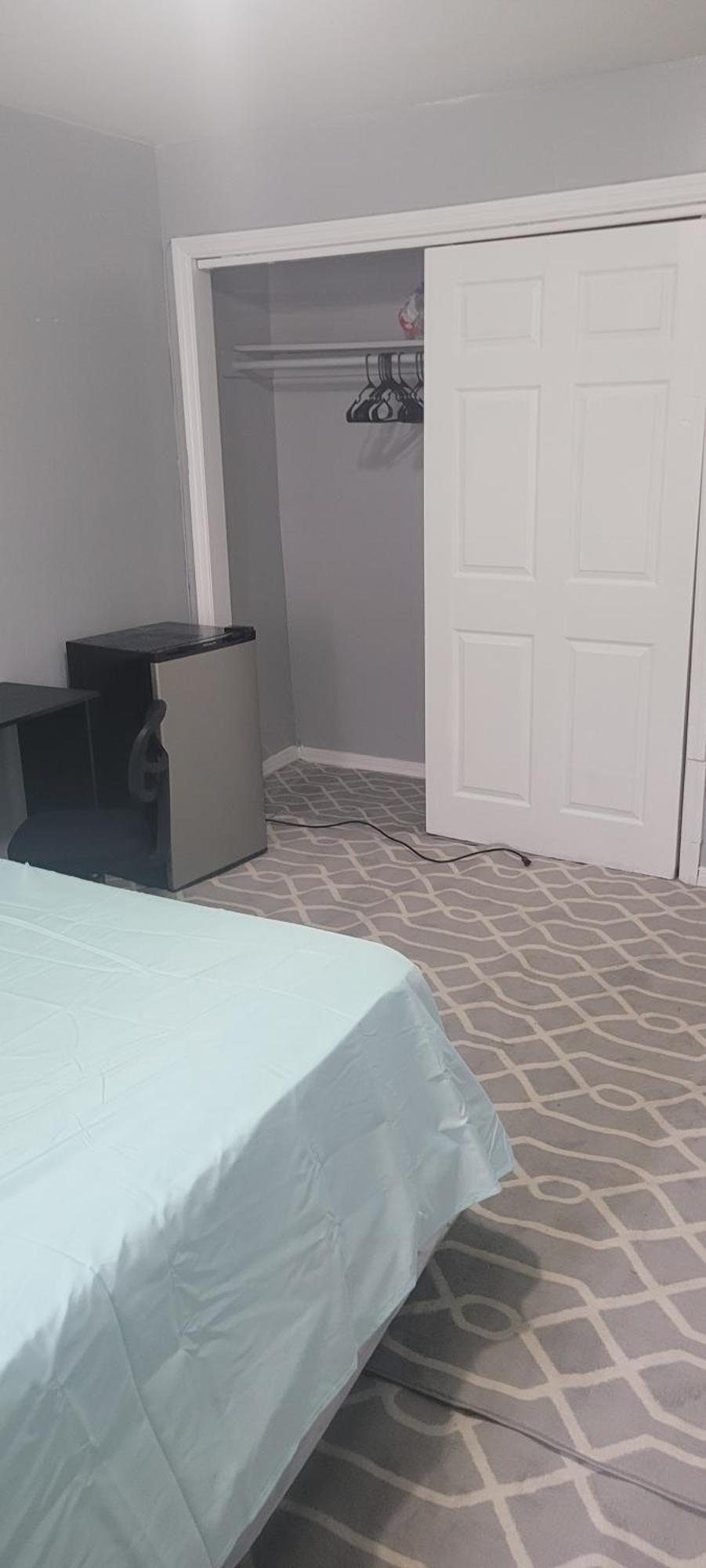 Room In A Beach House With King Size Bed In A Landlord Hosted Three Bedroom Apartment New York Ngoại thất bức ảnh